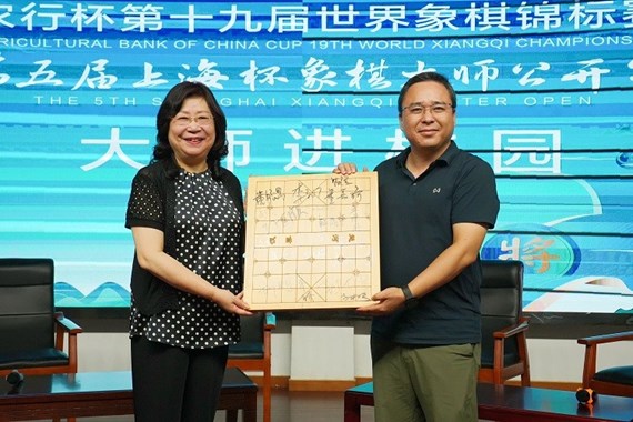 【南翔镇】象棋大师走进学校和社区，与象棋爱好者切磋棋艺